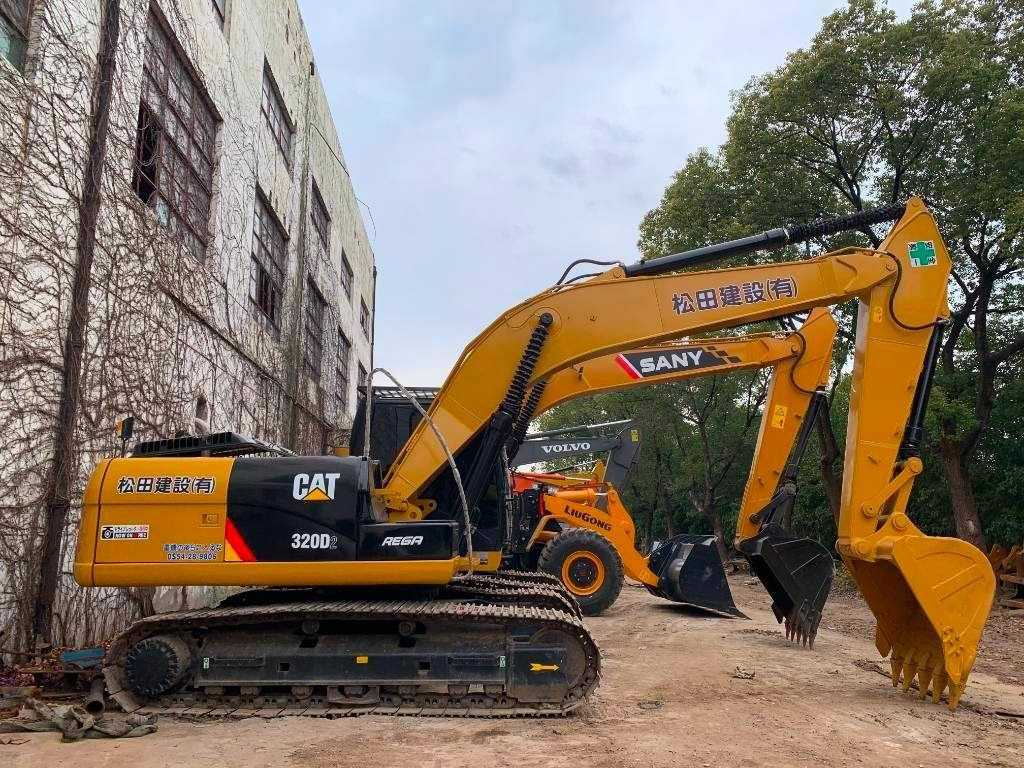 CAT 320D2 - Pelle sur chenille: photos 1 CAT 320D2 - Pelle sur chenille: photos 1