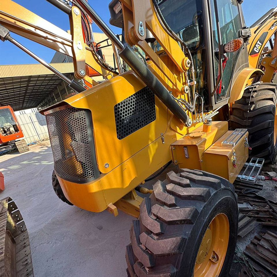 CATERPILLAR 420F - Tractopelle: photos 1 CATERPILLAR 420F - Tractopelle: photos 1