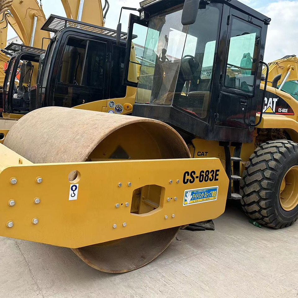 CATERPILLAR CS683E - Compacteur à pieds de mouton/ Monocylindre: photos 5 CATERPILLAR CS683E - Compacteur à pieds de mouton/ Monocylindre: photos 5