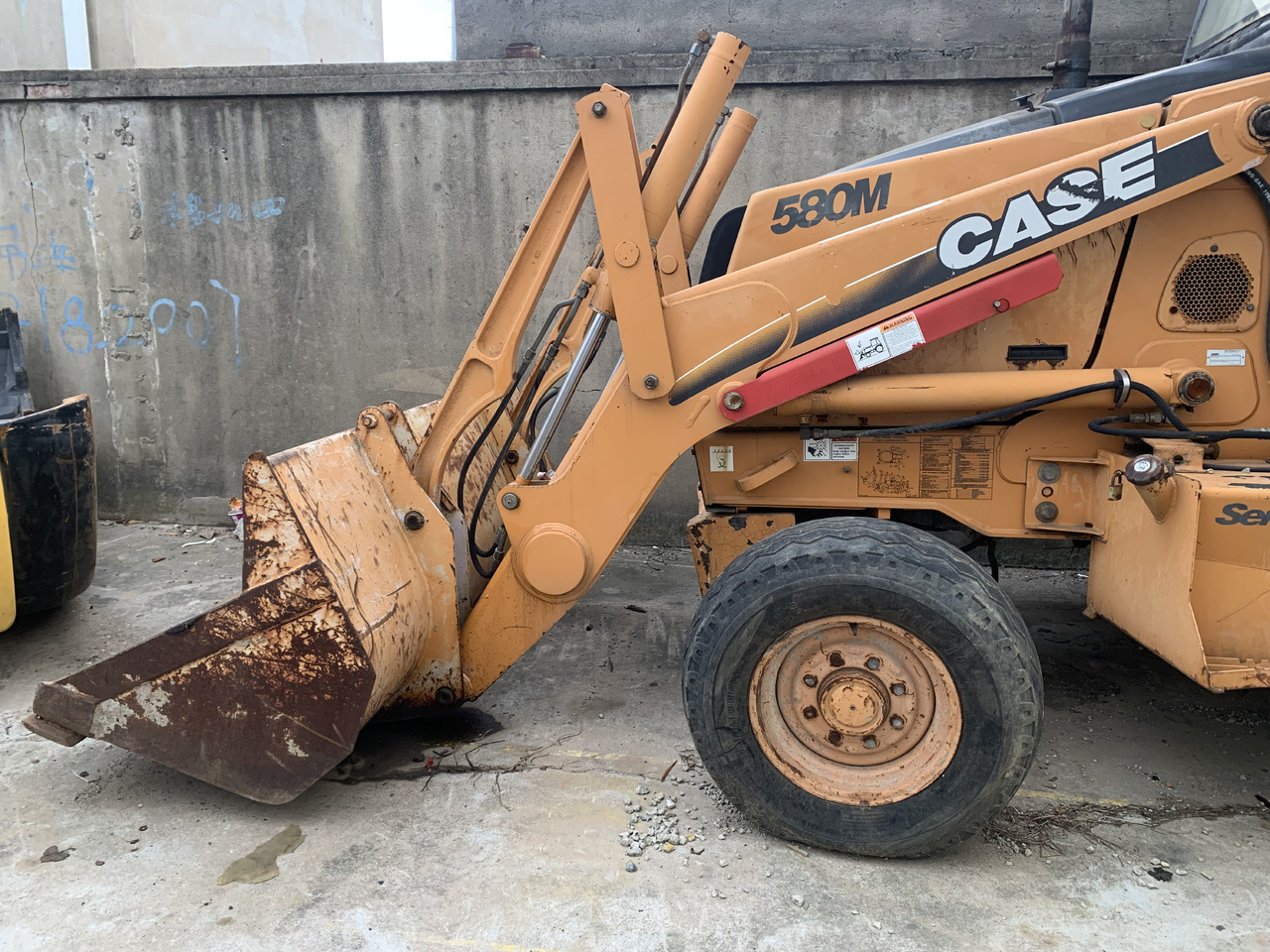 Case 580M - Tractopelle: photos 5 Case 580M - Tractopelle: photos 5