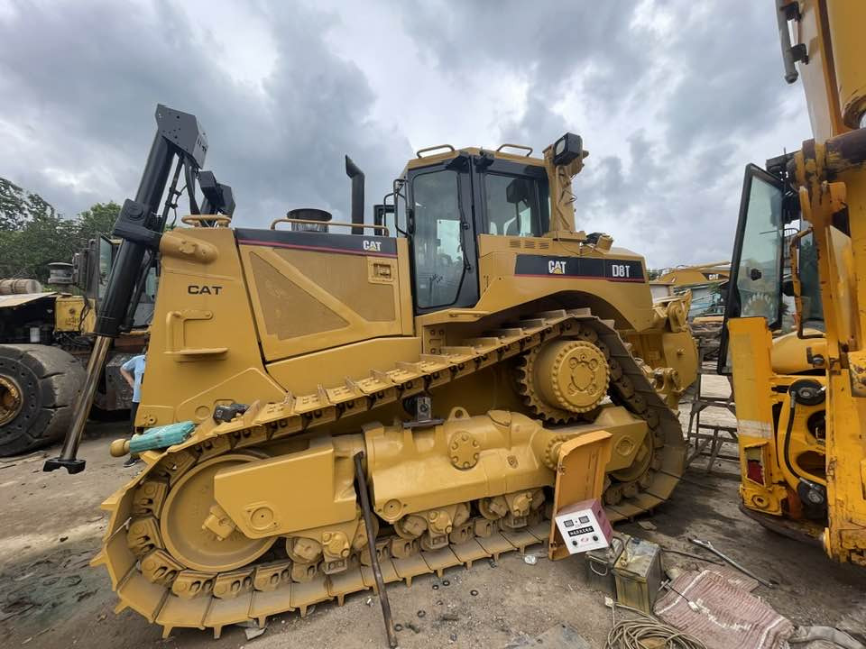 Caterpillar D8T - Bulldozer: photos 1 Caterpillar D8T - Bulldozer: photos 1