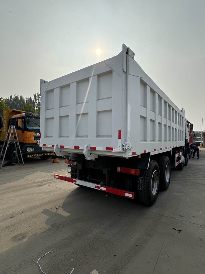 HOWO 8x4 - Tombereau: photos 4 HOWO 8x4 - Tombereau: photos 4