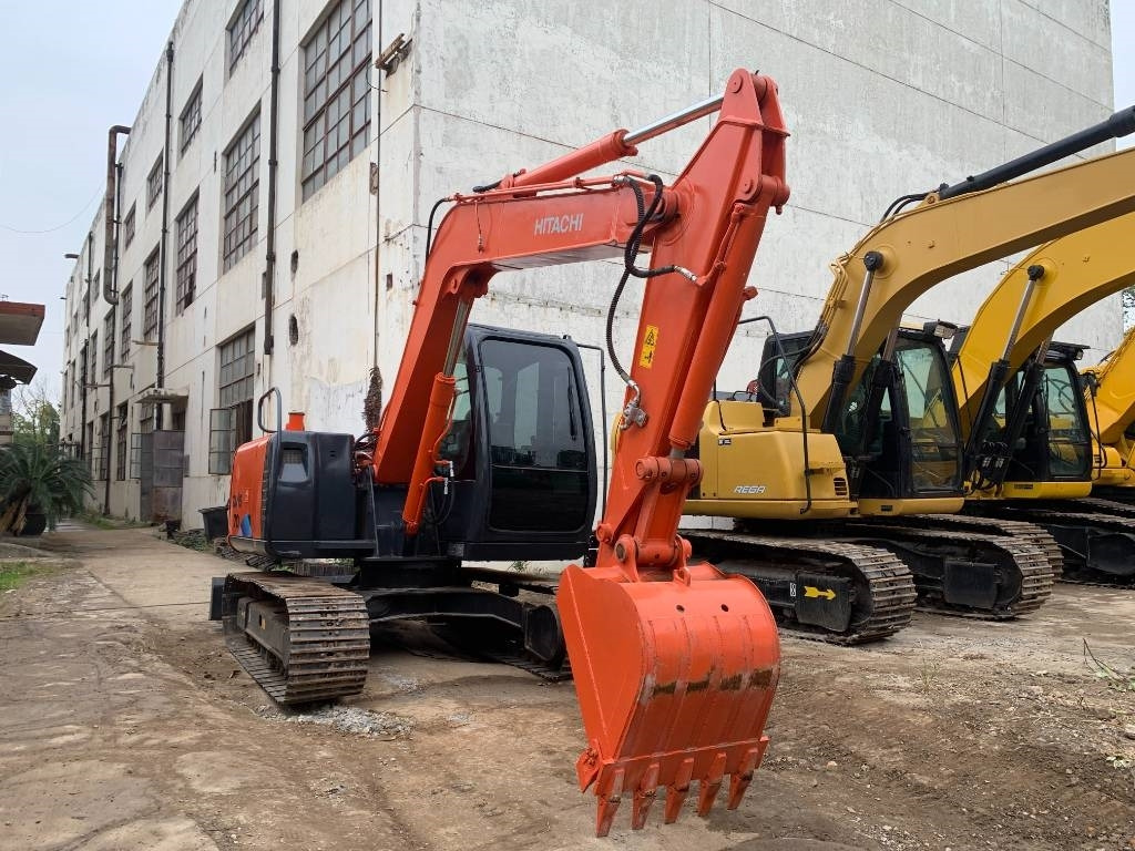 Pelle sur chenille Hitachi Zaxis 70