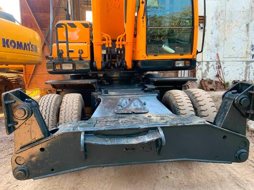 Hyundai R210W-9 - Pelle sur chenille: photos 3 Hyundai R210W-9 - Pelle sur chenille: photos 3