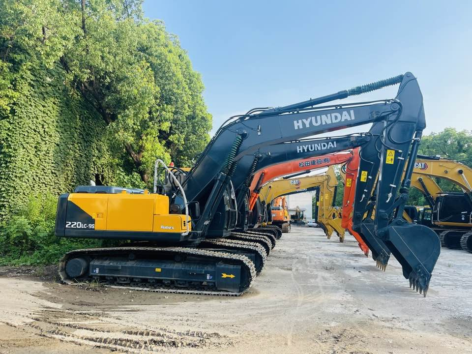 Pelle Hyundai R220LC-9S