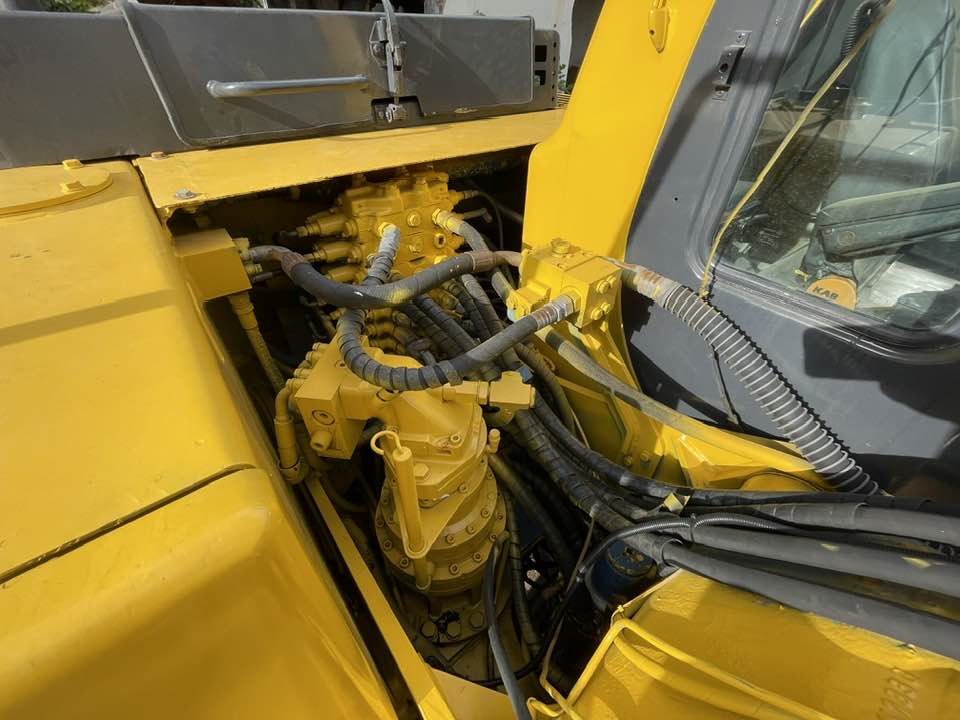 Komatsu PC160LC - Pelle sur pneus: photos 4 Komatsu PC160LC - Pelle sur pneus: photos 4