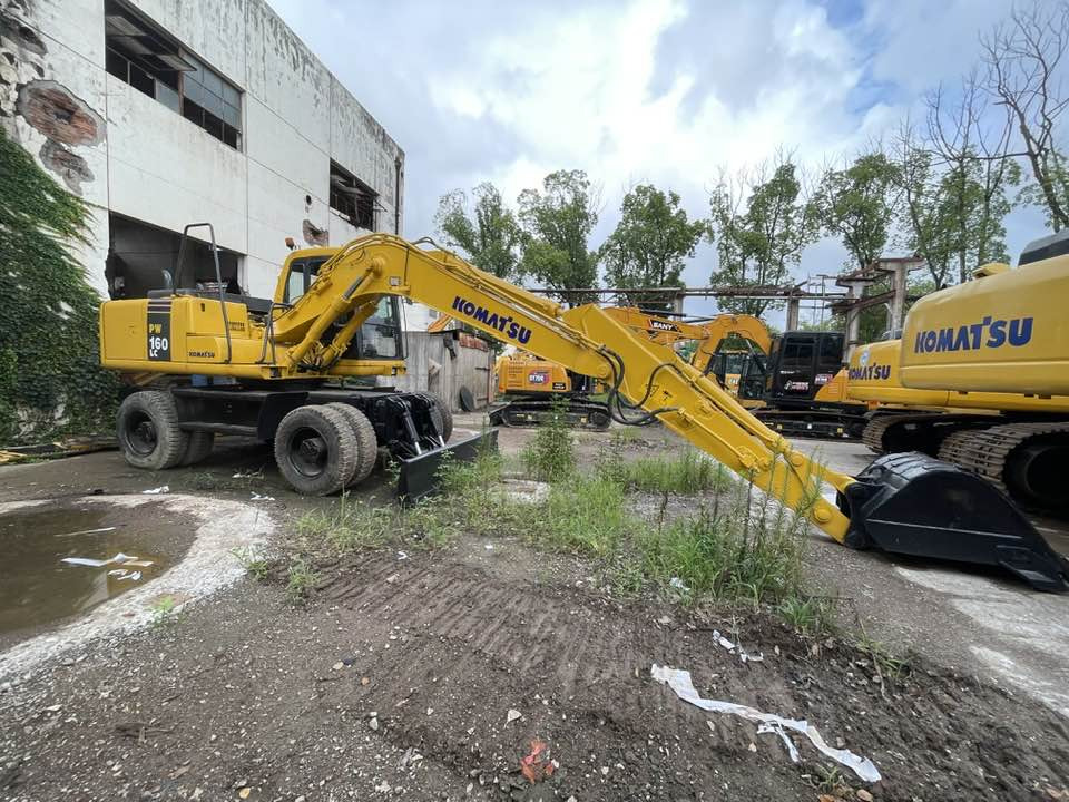 Komatsu PW160 - Pelle sur pneus: photos 1 Komatsu PW160 - Pelle sur pneus: photos 1