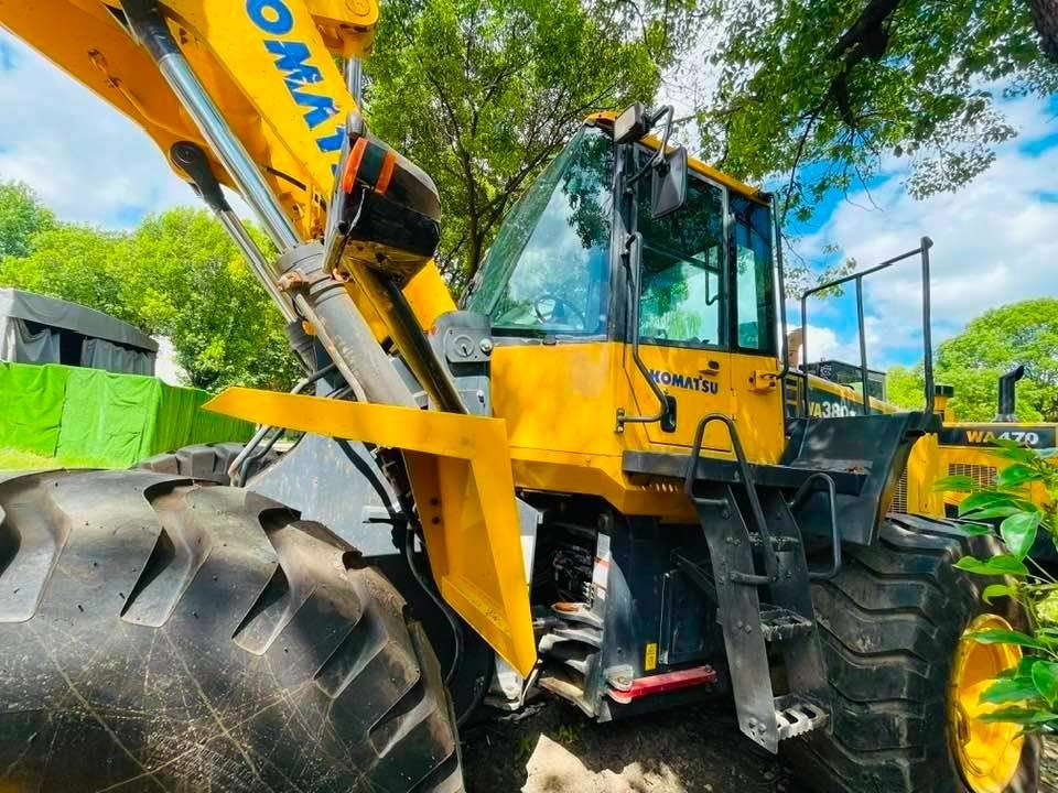 Komatsu WA380-6 - Chargeuse sur pneus: photos 1 Komatsu WA380-6 - Chargeuse sur pneus: photos 1