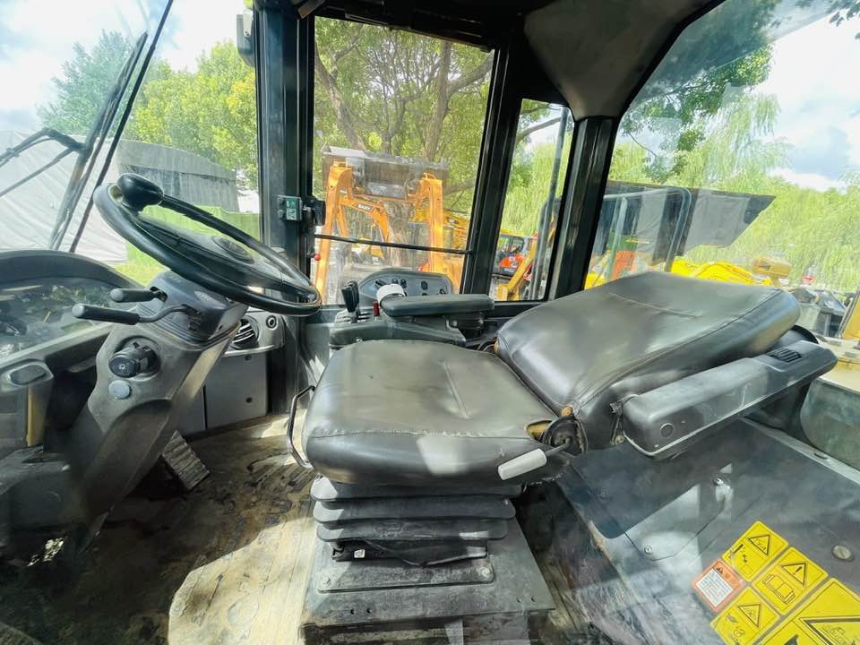 Komatsu WA380-8 - Chargeuse sur pneus: photos 1 Komatsu WA380-8 - Chargeuse sur pneus: photos 1