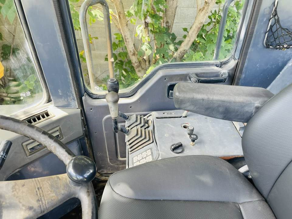 Komatsu WA380-8 - Chargeuse sur pneus: photos 2 Komatsu WA380-8 - Chargeuse sur pneus: photos 2