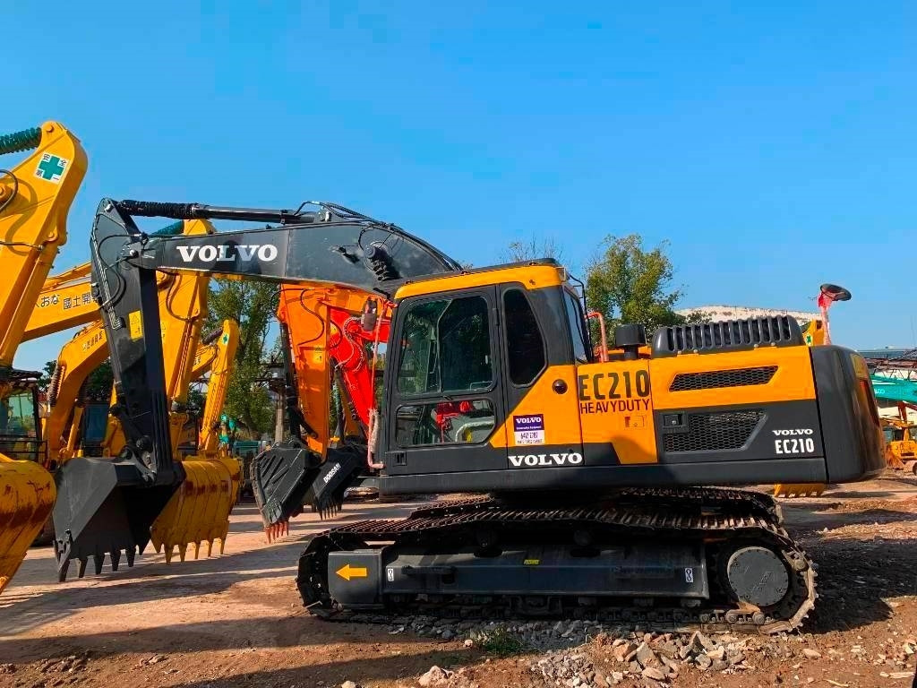 Volvo EC 210 - Pelle sur chenille: photos 1 Volvo EC 210 - Pelle sur chenille: photos 1