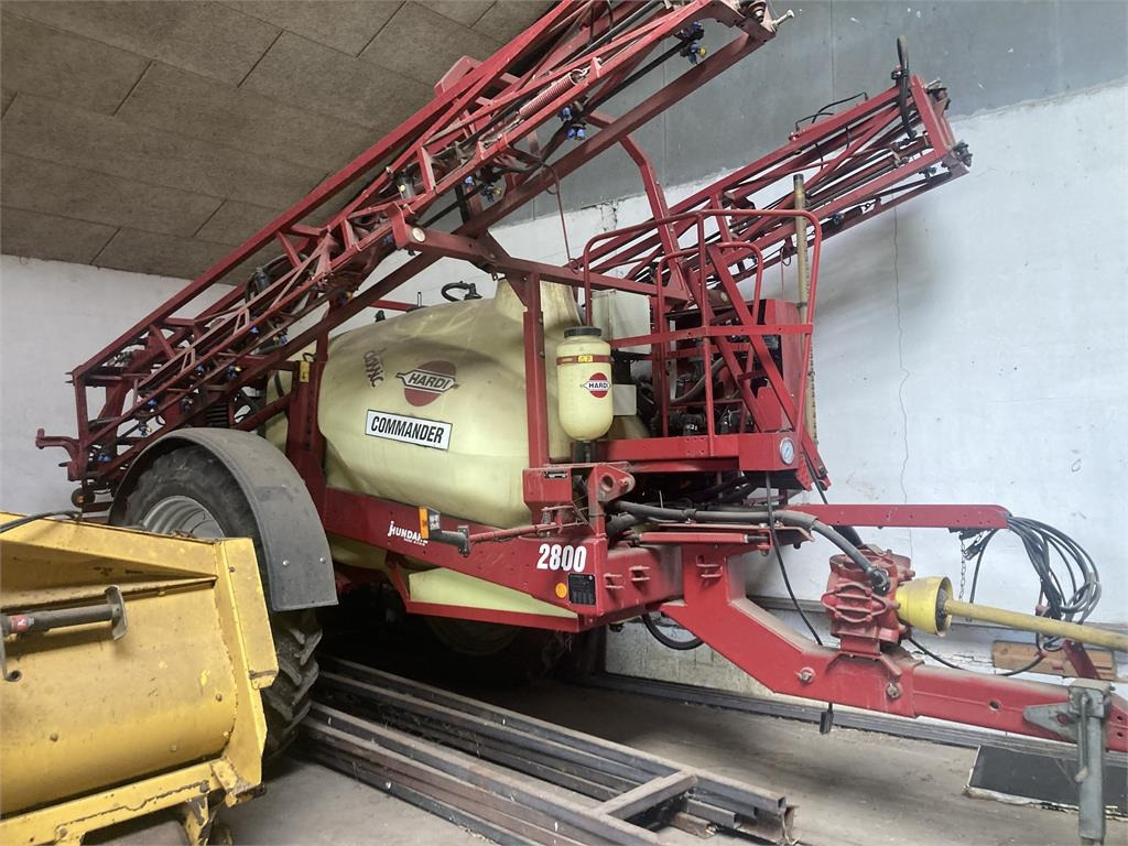 Hardi COMMANDER 2800 L. 20 - Pulvérisateur traîné: photos 1 Hardi COMMANDER 2800 L. 20 - Pulvérisateur traîné: photos 1