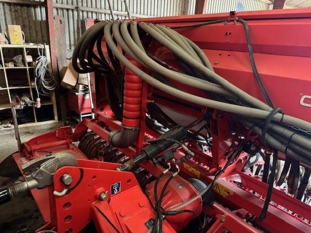 Kuhn SITERA 4000 + TF1500 - Combiné de semis: photos 3 Kuhn SITERA 4000 + TF1500 - Combiné de semis: photos 3