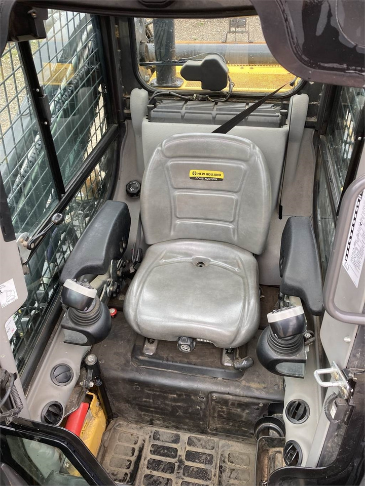 New Holland C 238 LOADER - Chargeuse compacte sur chenilles: photos 5 New Holland C 238 LOADER - Chargeuse compacte sur chenilles: photos 5