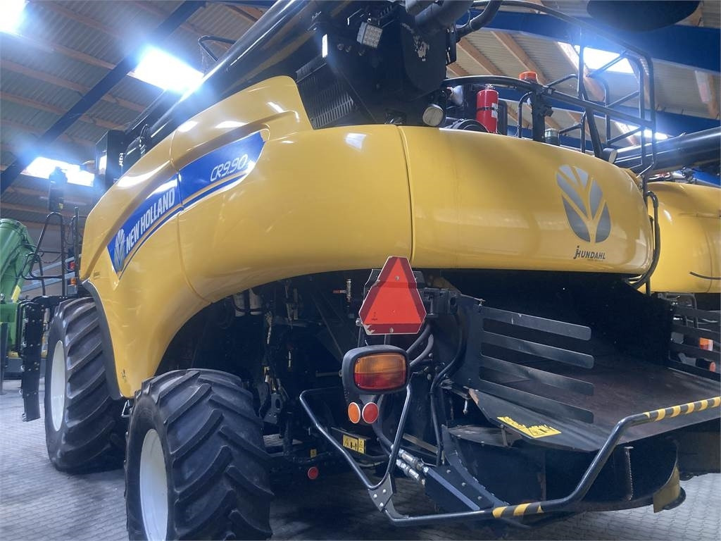 New Holland CR.9.90 SLH - Moissonneuse-batteuse: photos 4 New Holland CR.9.90 SLH - Moissonneuse-batteuse: photos 4
