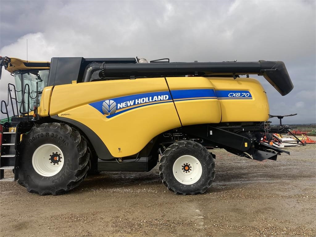 New Holland CX8.70 TB4 EUR - Moissonneuse-batteuse: photos 4 New Holland CX8.70 TB4 EUR - Moissonneuse-batteuse: photos 4