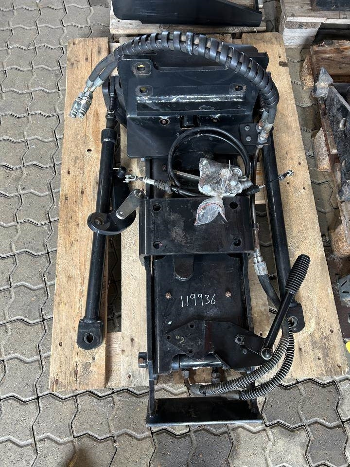 New Holland HYDR. HITCH - Attache rapide pour Engins de chantier: photos 1 New Holland HYDR. HITCH - Attache rapide pour Engins de chantier: photos 1