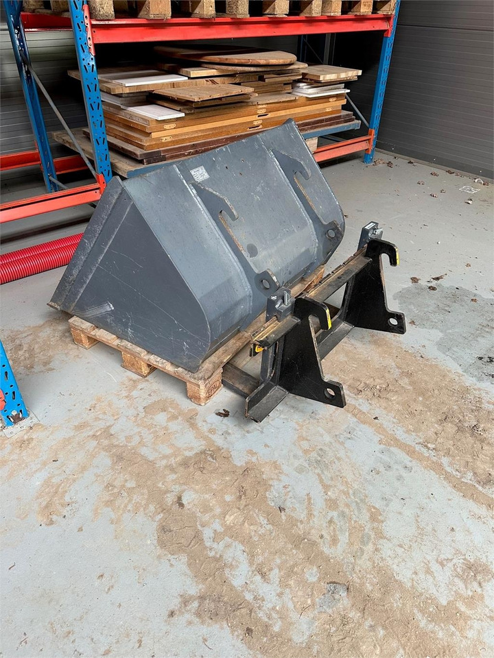 VM Loader 1026 LXE ELECTRIC  - Valet de ferme: photos 4 VM Loader 1026 LXE ELECTRIC  - Valet de ferme: photos 4