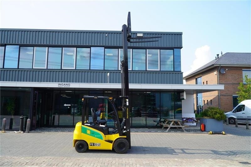 Eurotrac EL TRUCK  - Chariot élévateur électrique: photos 4 Eurotrac EL TRUCK  - Chariot élévateur électrique: photos 4