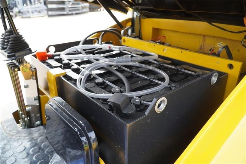 Eurotrac El truck  - Chariot élévateur électrique: photos 4 Eurotrac El truck  - Chariot élévateur électrique: photos 4