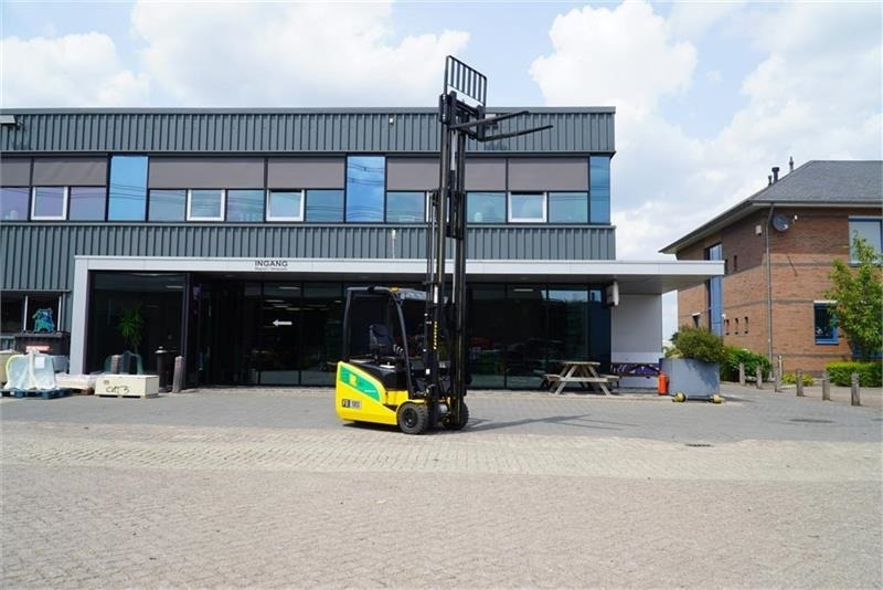 Eurotrac El truck  - Chariot élévateur électrique: photos 2 Eurotrac El truck  - Chariot élévateur électrique: photos 2