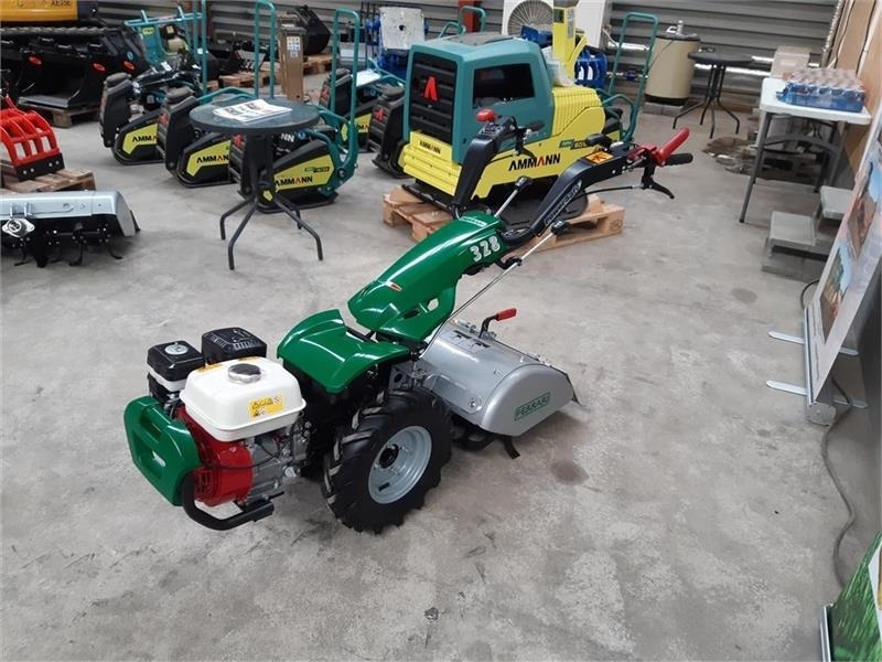 Ferrari 328 - Tracteur communal: photos 3 Ferrari 328 - Tracteur communal: photos 3