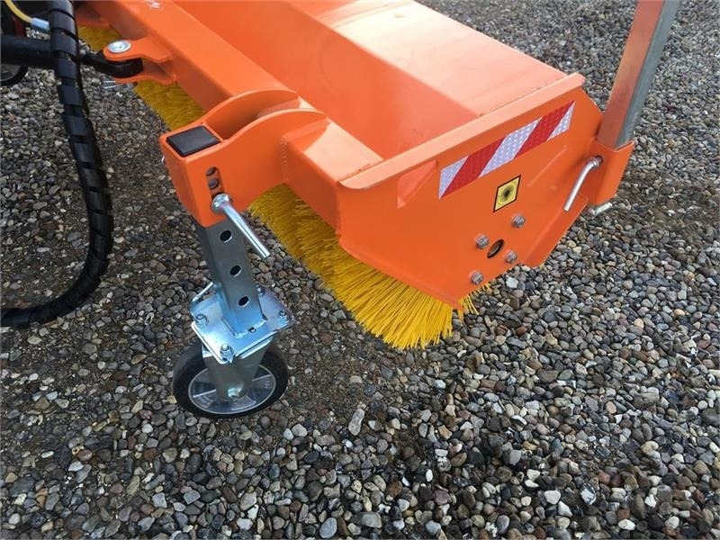 - - - J-Maskiner 180 kost - Brosse: photos 5 - - - J-Maskiner 180 kost - Brosse: photos 5