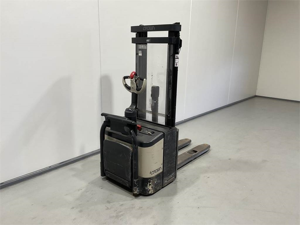 Crown WE2300S-1,25 TF - Gerbeur: photos 2 Crown WE2300S-1,25 TF - Gerbeur: photos 2