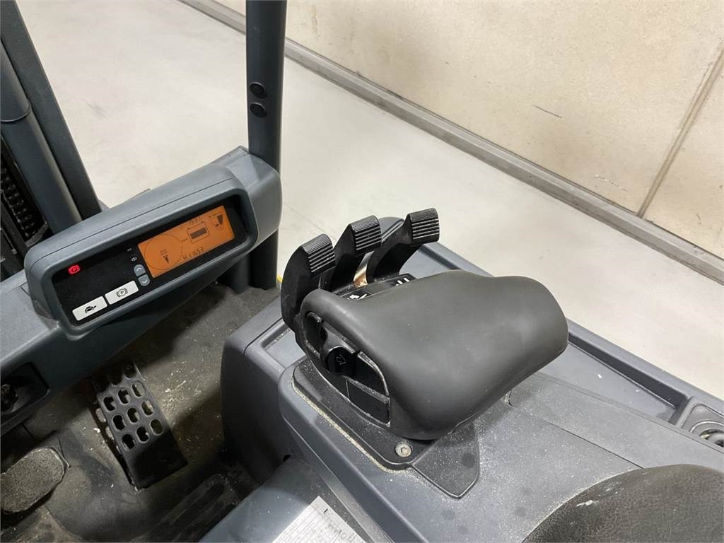 Jungheinrich EFG 216 K - Chariot élévateur électrique: photos 5 Jungheinrich EFG 216 K - Chariot élévateur électrique: photos 5