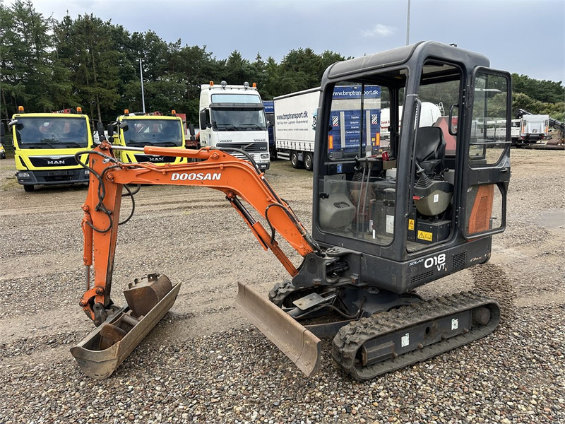 Doosan Slo 18 - 1.8T with bucket packed (Low Hours) - Mini pelle: photos 1 Doosan Slo 18 - 1.8T with bucket packed (Low Hours) - Mini pelle: photos 1