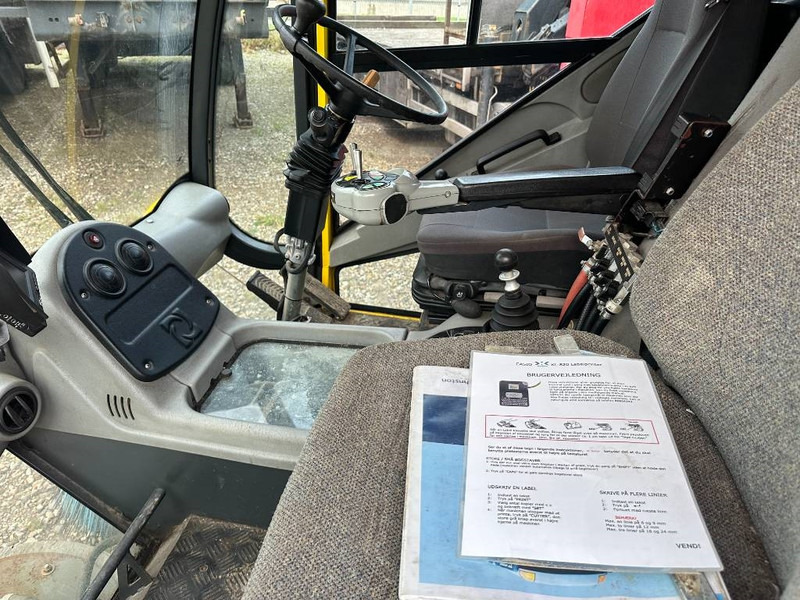 Johnston CN400 - Balayeuse de voirie: photos 2 Johnston CN400 - Balayeuse de voirie: photos 2