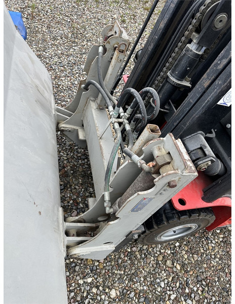 NPtrucks A18 truck with bucket and forks - Chariot élévateur électrique: photos 5 NPtrucks A18 truck with bucket and forks - Chariot élévateur électrique: photos 5