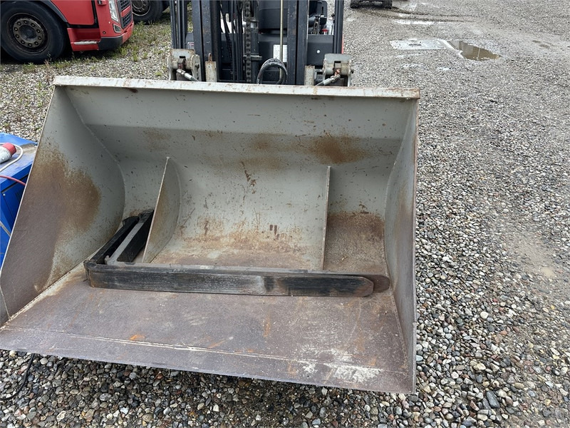 NPtrucks A18 truck with bucket and forks - Chariot élévateur électrique: photos 2 NPtrucks A18 truck with bucket and forks - Chariot élévateur électrique: photos 2