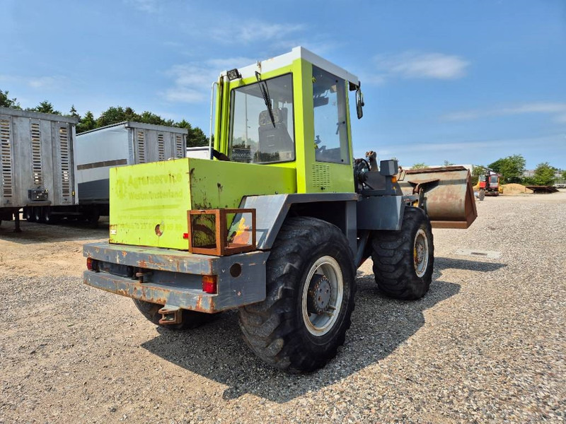 O & K L15 With bucket and quickshift - Chargeuse sur pneus: photos 5 O & K L15 With bucket and quickshift - Chargeuse sur pneus: photos 5