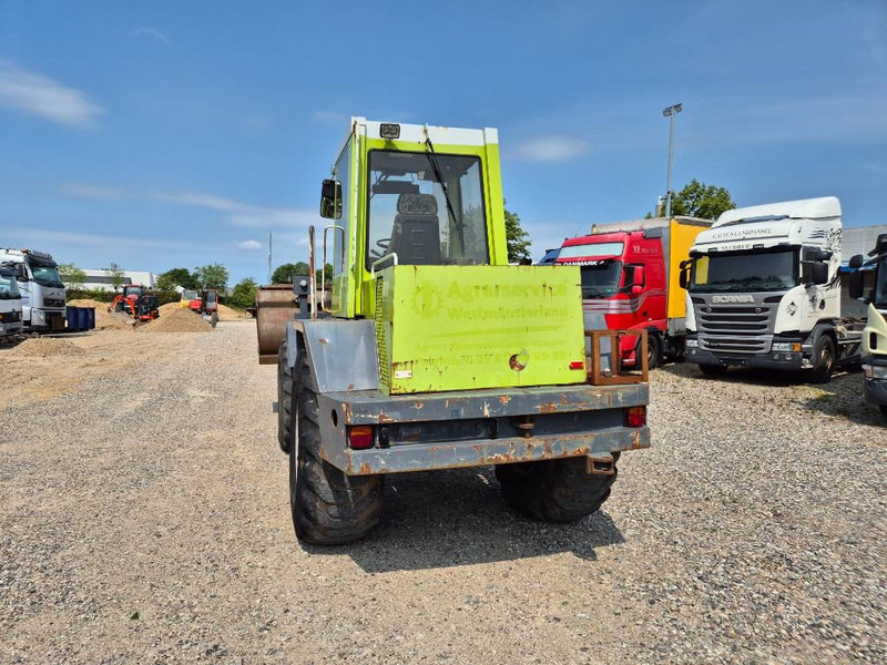 O & K L15 With bucket and quickshift - Chargeuse sur pneus: photos 5 O & K L15 With bucket and quickshift - Chargeuse sur pneus: photos 5