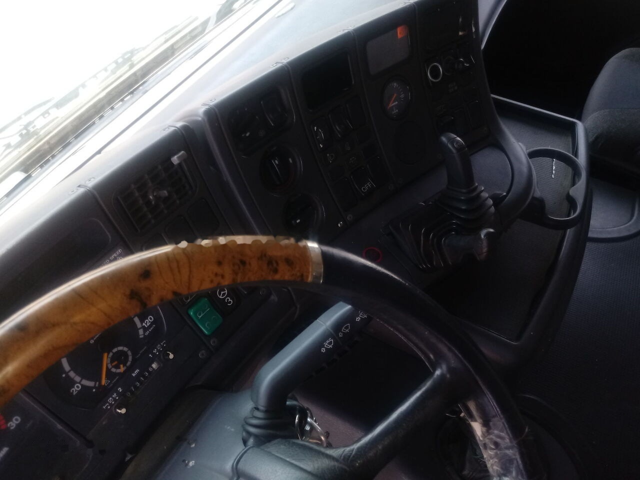 Camion plateau Scania 124 LB 420: photos 8