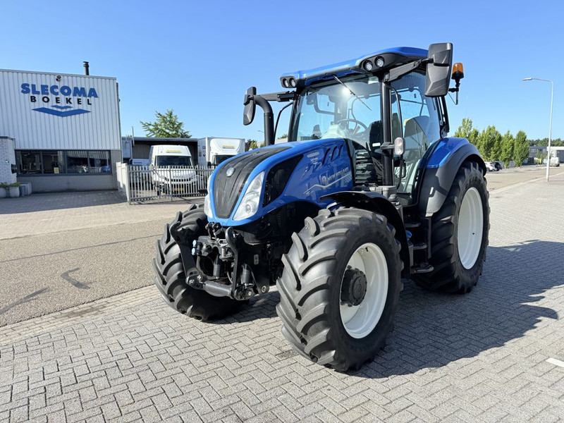 New Holland T5.140 Dynamic Command - Tracteur agricole: photos 2 New Holland T5.140 Dynamic Command - Tracteur agricole: photos 2