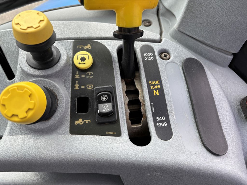 Tracteur agricole New Holland T6080 Power Command: photos 14