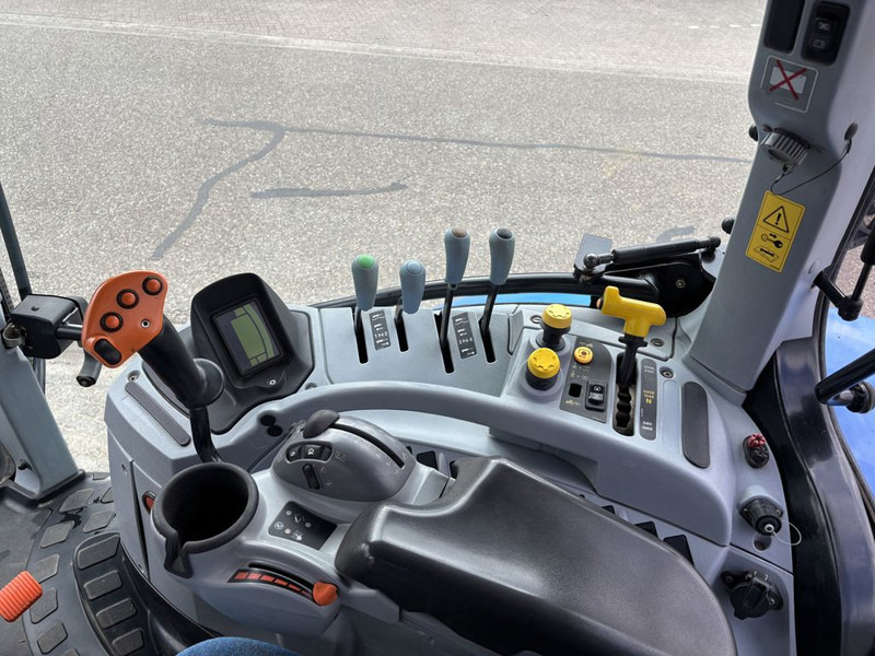 Tracteur agricole New Holland T6080 Power Command: photos 13