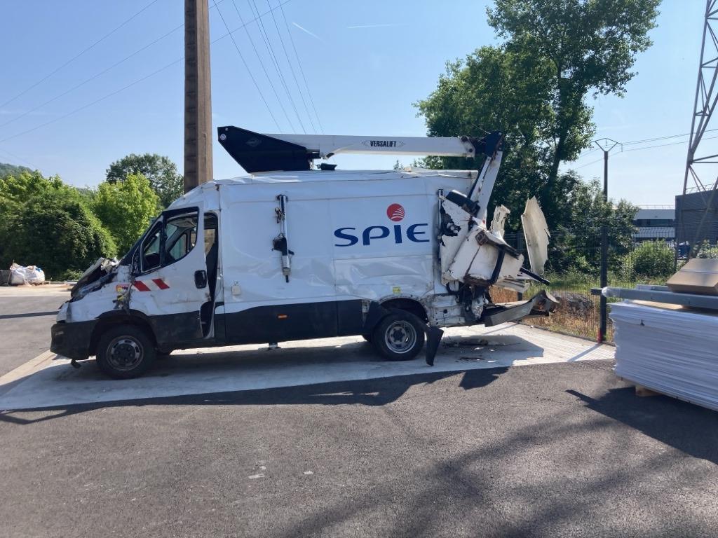 IVECO DAILY FOURGON 50C18 - Camion avec nacelle: photos 3 IVECO DAILY FOURGON 50C18 - Camion avec nacelle: photos 3