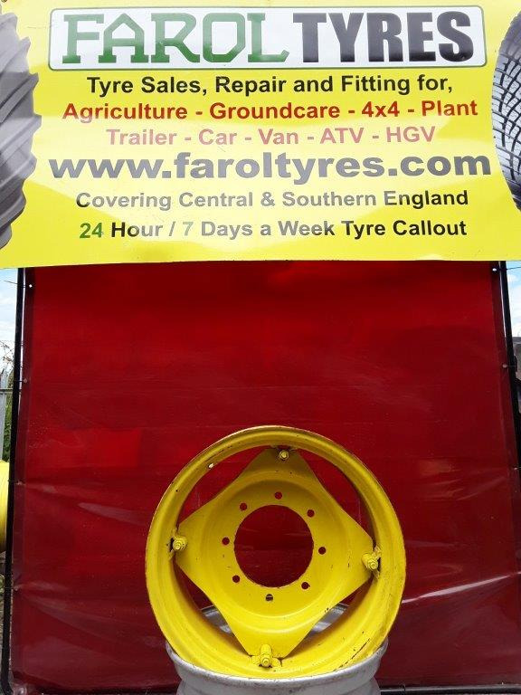 10X24 Used John Deere Rim - Jante pour Machine agricole: photos 1 10X24 Used John Deere Rim - Jante pour Machine agricole: photos 1