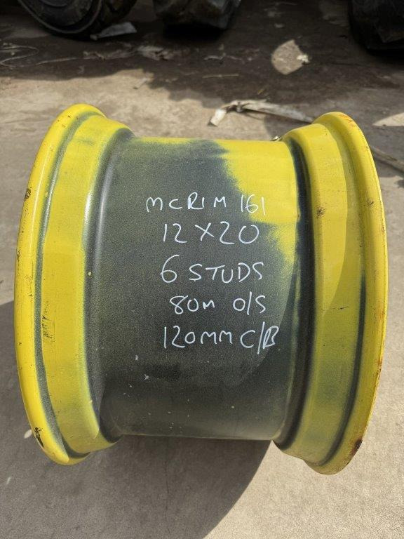 12.5X19.5 Used John Deere Rim - Jante pour Machine agricole: photos 3 12.5X19.5 Used John Deere Rim - Jante pour Machine agricole: photos 3