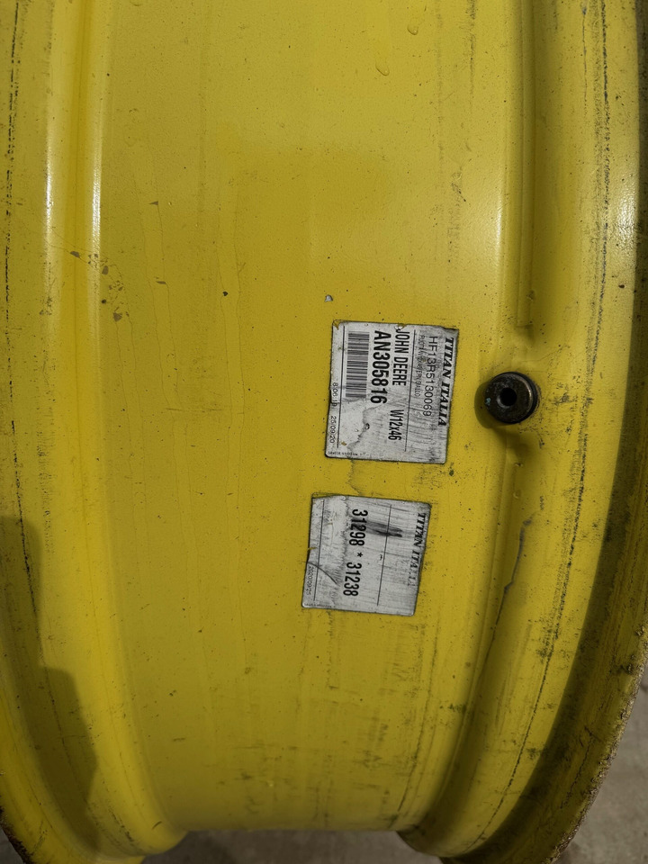 12X46 Used John Deere Rims - Jante pour Machine agricole: photos 3 12X46 Used John Deere Rims - Jante pour Machine agricole: photos 3