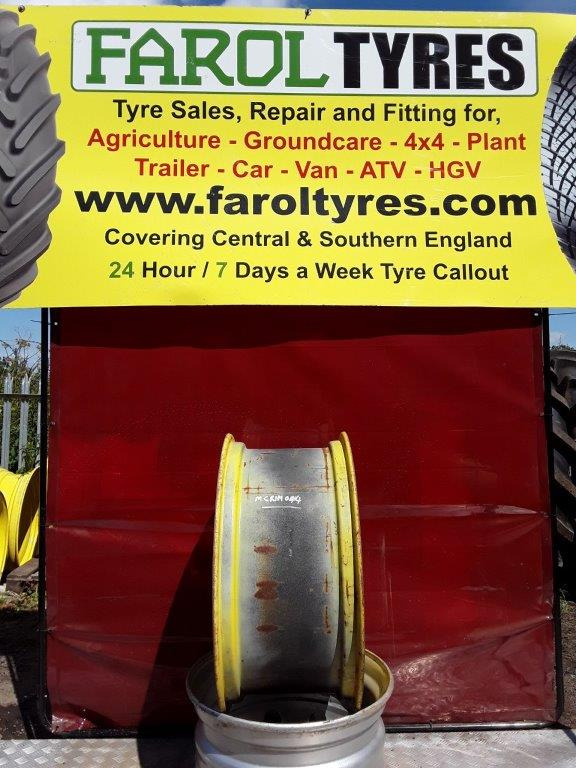 13X28 Used John Deere Rim - Jante pour Machine agricole: photos 2 13X28 Used John Deere Rim - Jante pour Machine agricole: photos 2
