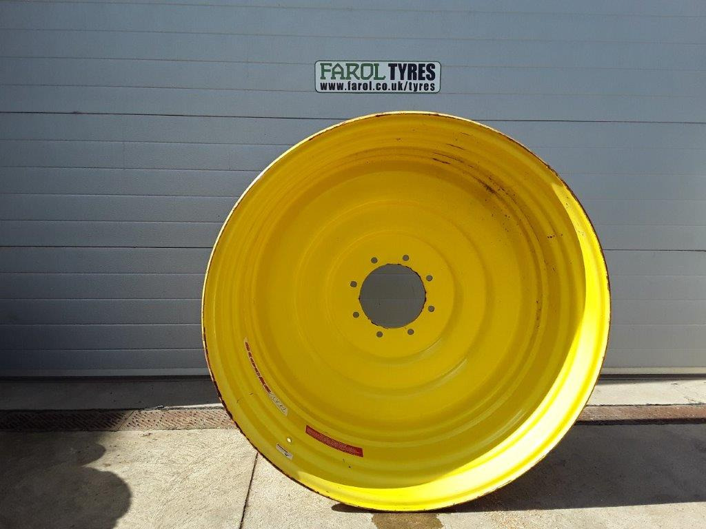 18X42 John Deere Used Rim - Jante pour Machine agricole: photos 1 18X42 John Deere Used Rim - Jante pour Machine agricole: photos 1