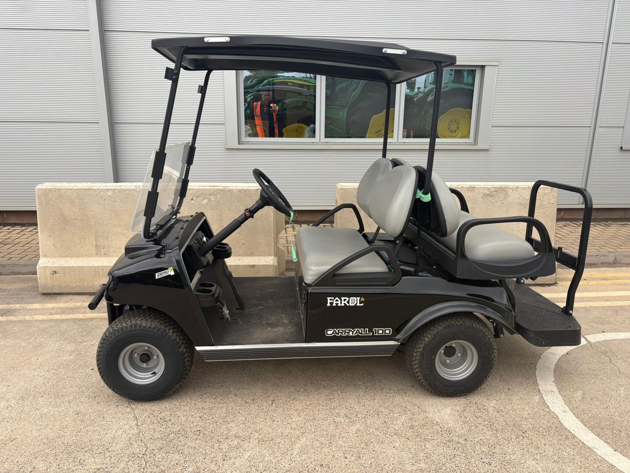 Clubcar Carryall 100 4 seater utility buggy - Voiturette de golf: photos 1 Clubcar Carryall 100 4 seater utility buggy - Voiturette de golf: photos 1