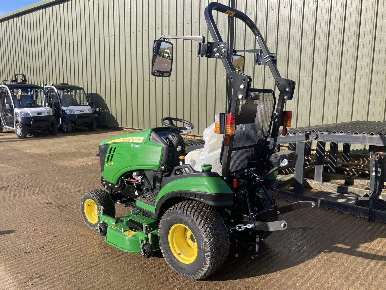 John Deere 1026R compact tractor - Micro tracteur: photos 3 John Deere 1026R compact tractor - Micro tracteur: photos 3