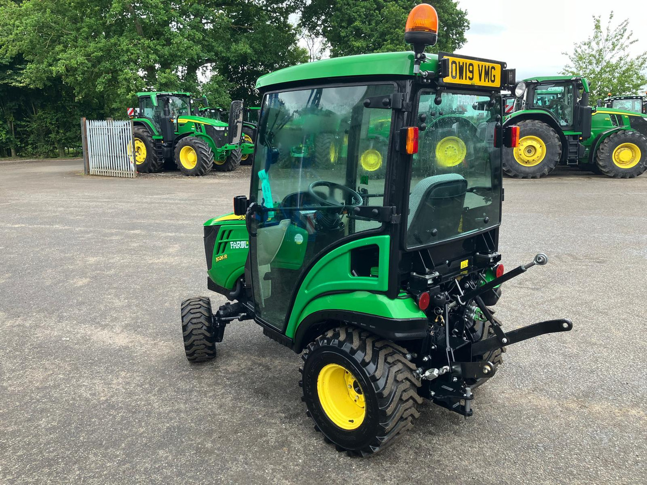 John Deere 1026R compact tractor - Micro tracteur: photos 3 John Deere 1026R compact tractor - Micro tracteur: photos 3