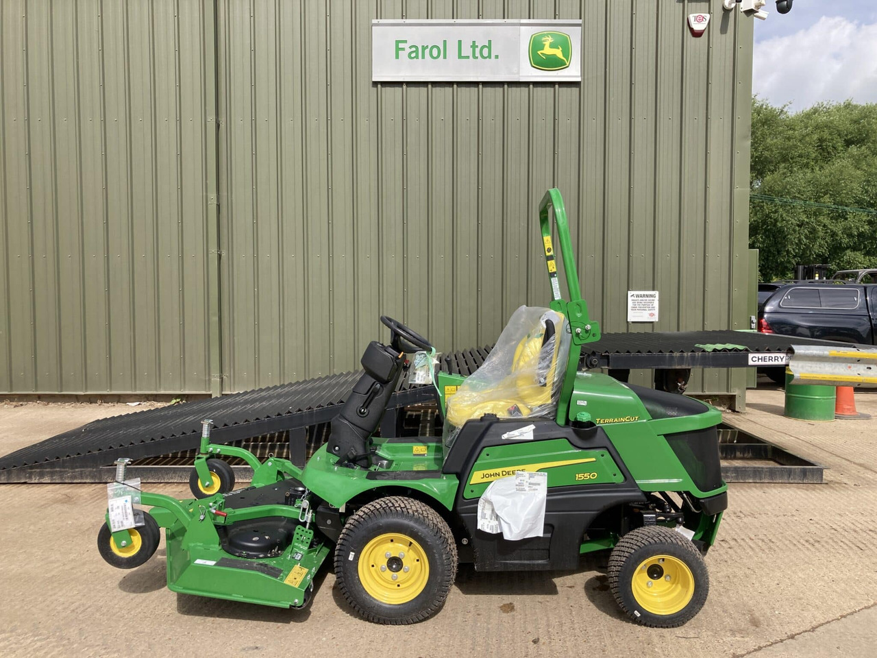John Deere 1550 front mower - Motofaucheuse: photos 2 John Deere 1550 front mower - Motofaucheuse: photos 2