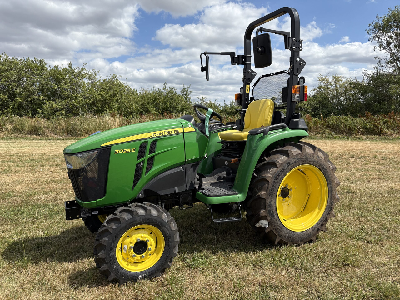 John Deere 3025E Compact Tractor - Micro tracteur: photos 1 John Deere 3025E Compact Tractor - Micro tracteur: photos 1